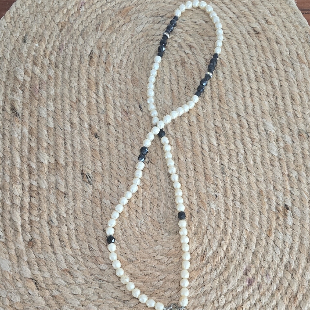 Vintage Pearl and Onyx Bead Necklace.